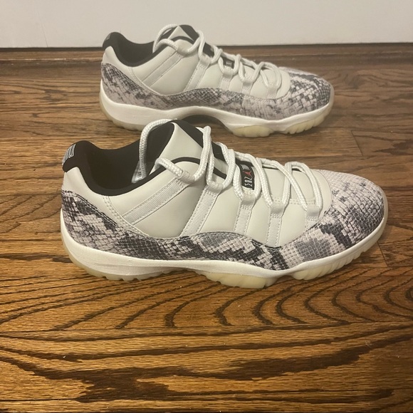Jordan 11 Retro Low “Snake Light Bone” (2019) - Picture 3 of 8
